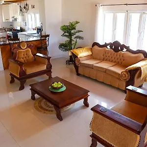 https://redknot-manor-guest-house-hotel.comcaribbean.com